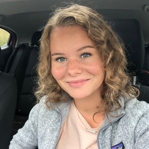 Meet your Posher, Julia